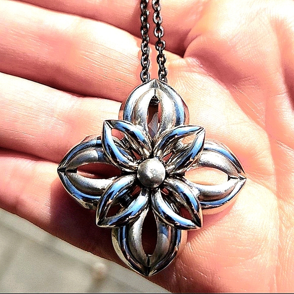 Jewelry - Gorgeous 14 WG Flower Slide Pendant On Unique 14k Black Gold Chain